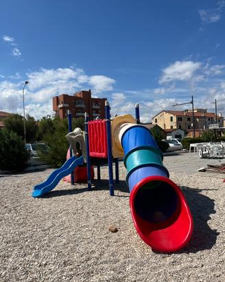 Scivolo esterno gioco per bambini