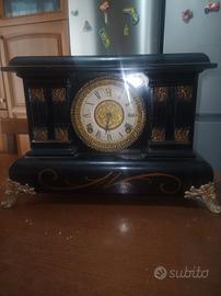 Antico orologio da tavolo