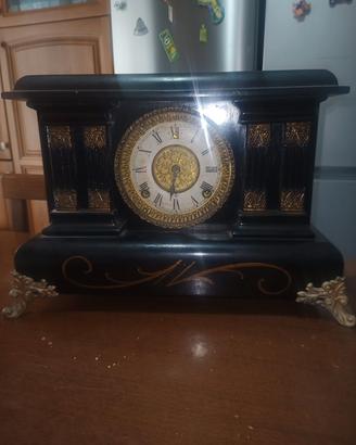 Antico orologio da tavolo