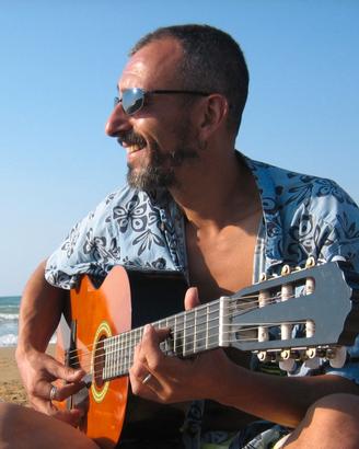 Lezioni di chitarra / basso / produzione musica