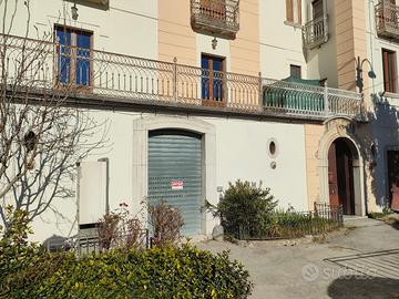 Locale commerciale in pieno centro a Polla (SA)