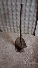 antica zappa secolare a Turi