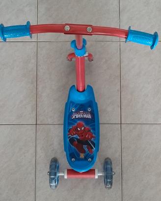 Monopattino Spiderman Uomo Ragno marca Mondo