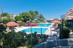 Trilocale con piscina condominiale