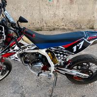 Motard fantic 125 4t