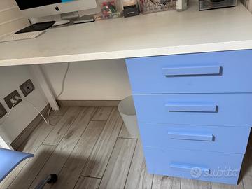 Scrivania con sedia