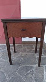 Antica macchina da cucire anni 70