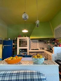 Fabbricato su due livelli con doppia esposizione