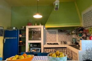 Fabbricato su due livelli con doppia esposizione