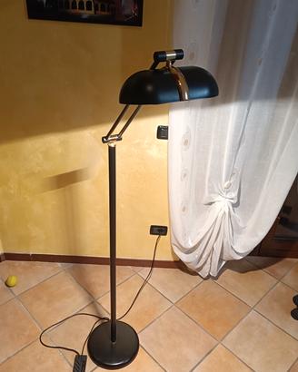 lampada vintage a pavimento regolabile  