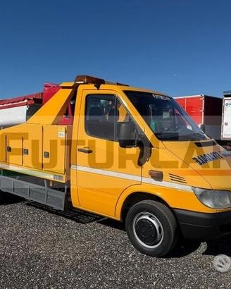 Mercedes Sprinter 413 soccorso stradale con forche