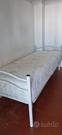 struttura letto con materasso