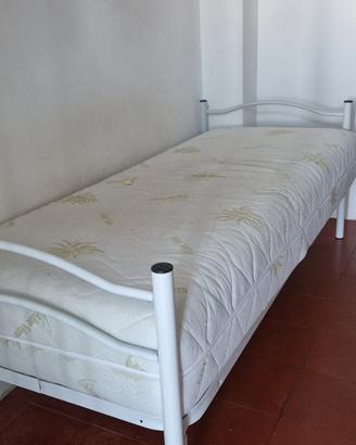 struttura letto con materasso