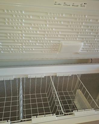 Congelatore orizzontale a pozzo Hotpoint Ariston 