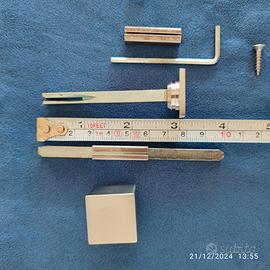 Pomolo cubico singolo centro porta pomello manigli