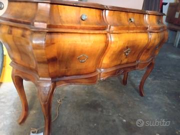 mobile con cassetti stile antico