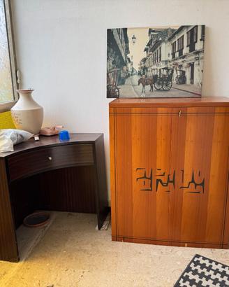 Arredo ingresso / salotto: mobili + quadro