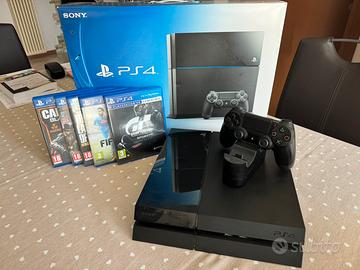 Ps4 completa di scatolo e giochi