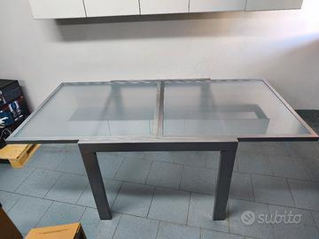 Tavolo quadrato in vetro allungabile 