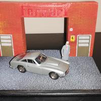 Diorama ferrari davanti fabbrica