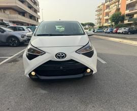 Toyota Aygo Connect 1.0 VVT-i 72 CV 5 porte x-play