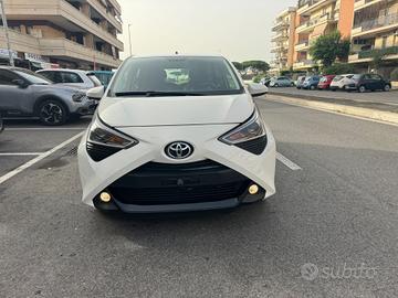 Toyota Aygo Connect 1.0 VVT-i 72 CV 5 porte x-play