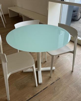 Tavolino in vetro e 3 sedie Calligaris