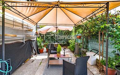 DUE LOCALI CON GIARDINO