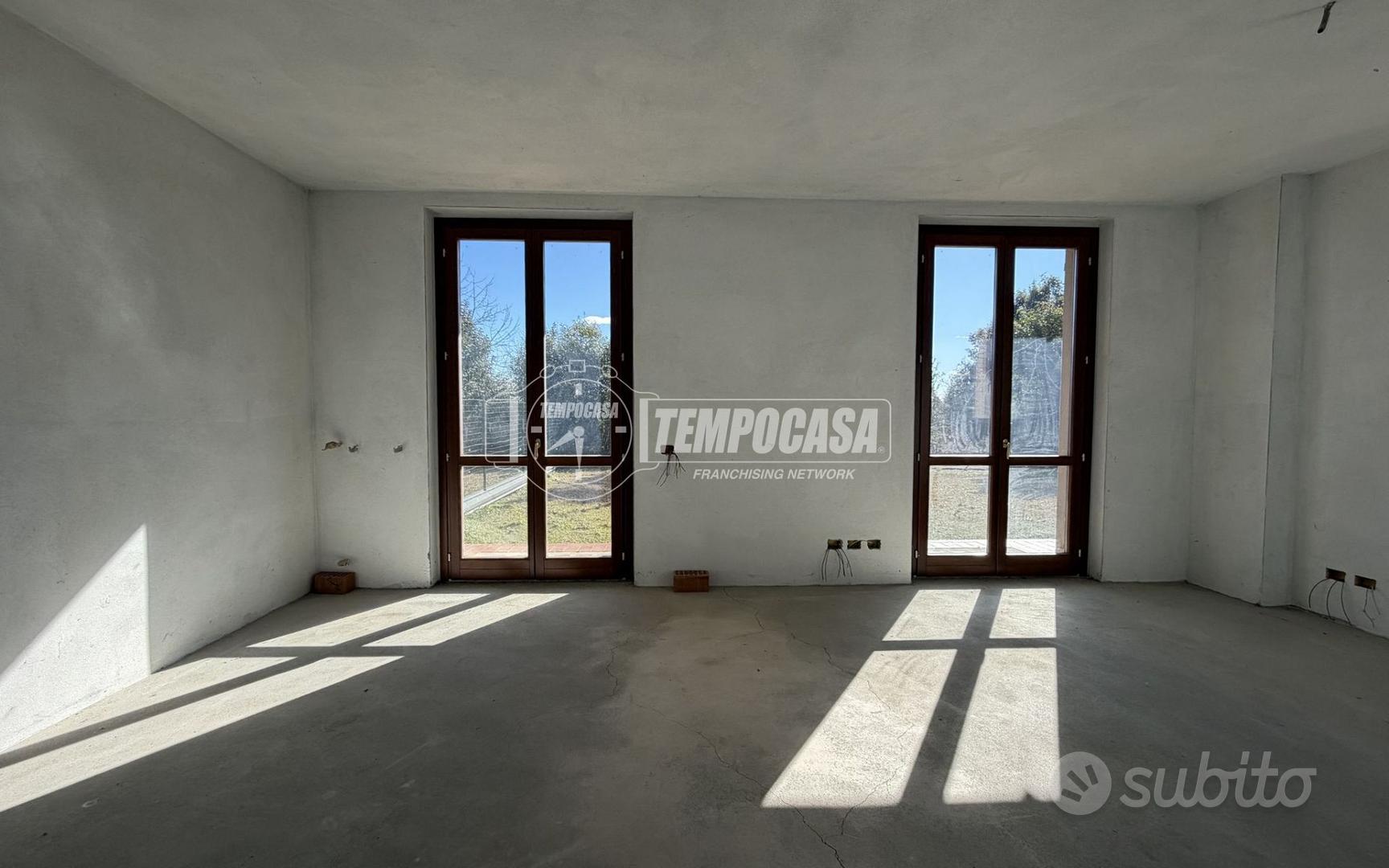 Esclusiva villa bifamiliare con giardino su tre la - Vista 6