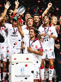 fotografia Milan vince la super 🏆 Europea 2003