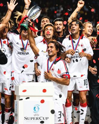 fotografia Milan vince la super 🏆 Europea 2003