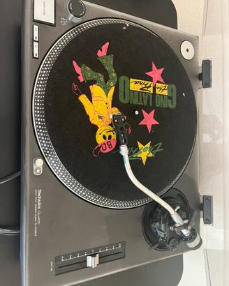 Giradischi e registratore a nastro REVOX