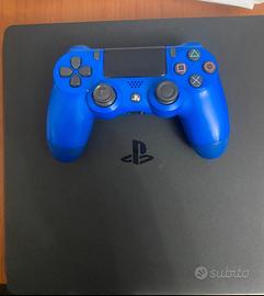 PlayStation 4 Slim con FC25 e un Joystick