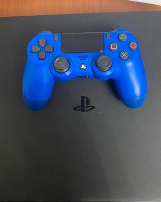 PlayStation 4 Slim con FC25 e un Joystick