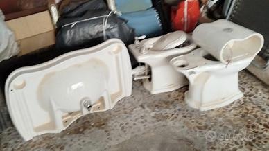 Set bagno completo mai usato con vasca idro.