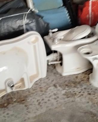 Set bagno completo mai usato con vasca idro.