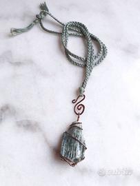 Collana artigianale in rame e pietra delle Alpi