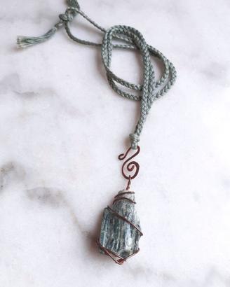 Collana artigianale in rame e pietra delle Alpi