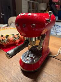 Macchina del caffè espresso rosso manuale Smeg