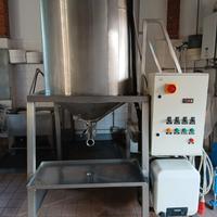 Contenitore-miscelatore per invasettamento miele
