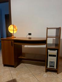 Scrivania porta pc con scaffalatura