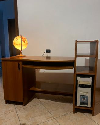 Scrivania porta pc con scaffalatura