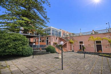 Locale Commerciale - Acireale