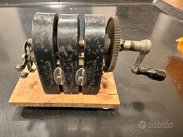 Generatore elettrico a manovella