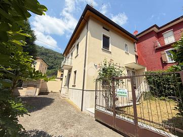 CASA SEMINDIPENDENTE A AIRUNO