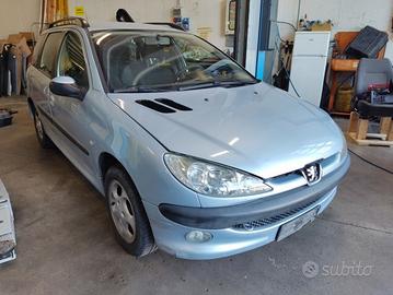 Ricambi PEUGEOT 206 1360cc benzina del 2004