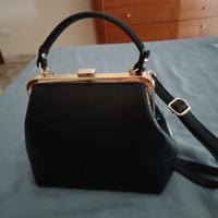 Borsa in pelle nera mai usata