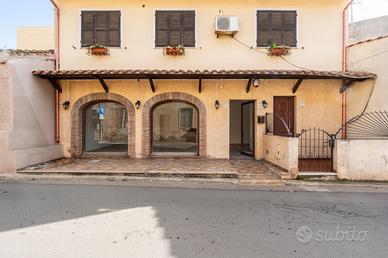 Ampio locale piano terra