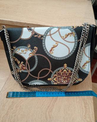 borsa nera con disegni