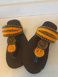 Infradito in cuoio con perline